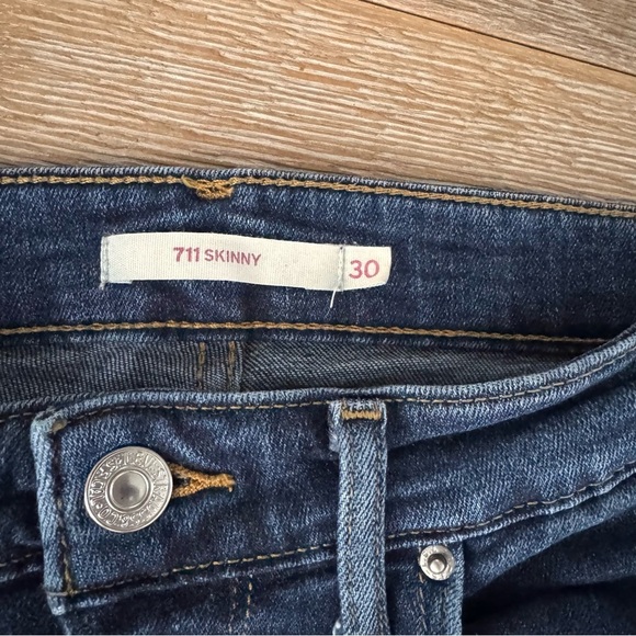 Levi Strauss Distressed Skinny Jeans - Picture 3 of 4